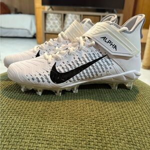 Nike Alpha Menace Pro 2 Mid Football Cleats White AQ3209-100 Men’s Size 9 NEW